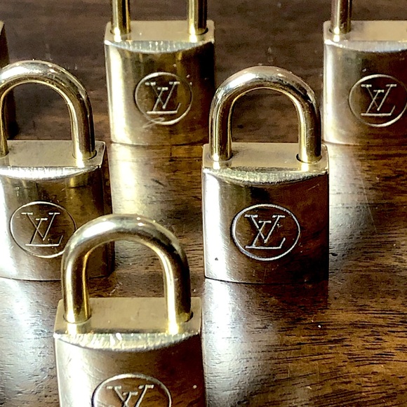 LOUIS VUITTON Vintage LV Lock 200 Series - In Case You’re ISO LV LOCK PADLOCK - Picture 15 of 17